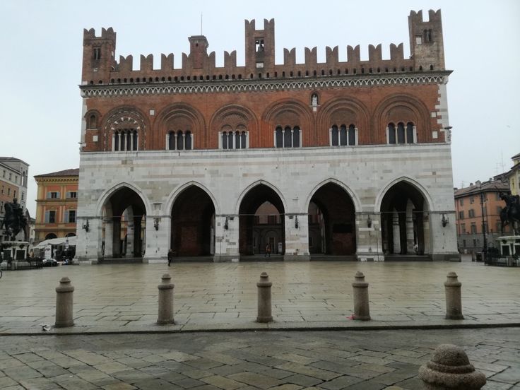 Aiutiamo le attività di Piacenza a raggiungere
più clienti locali. coverage area